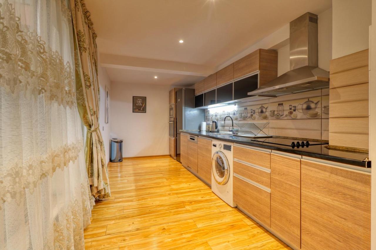 3 Bedroom In Herastrau Area Bucureşti