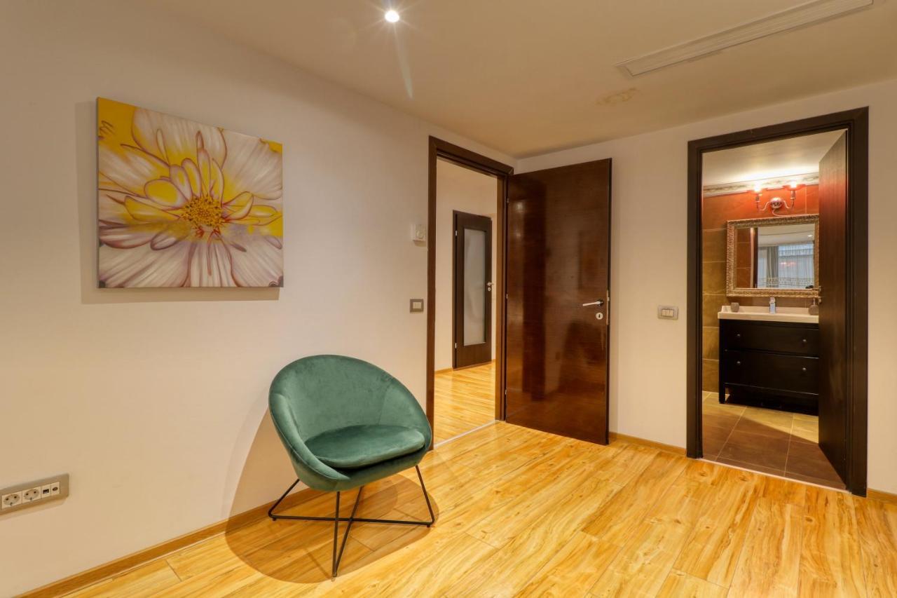 3 Bedroom In Herastrau Area * 布加勒斯特